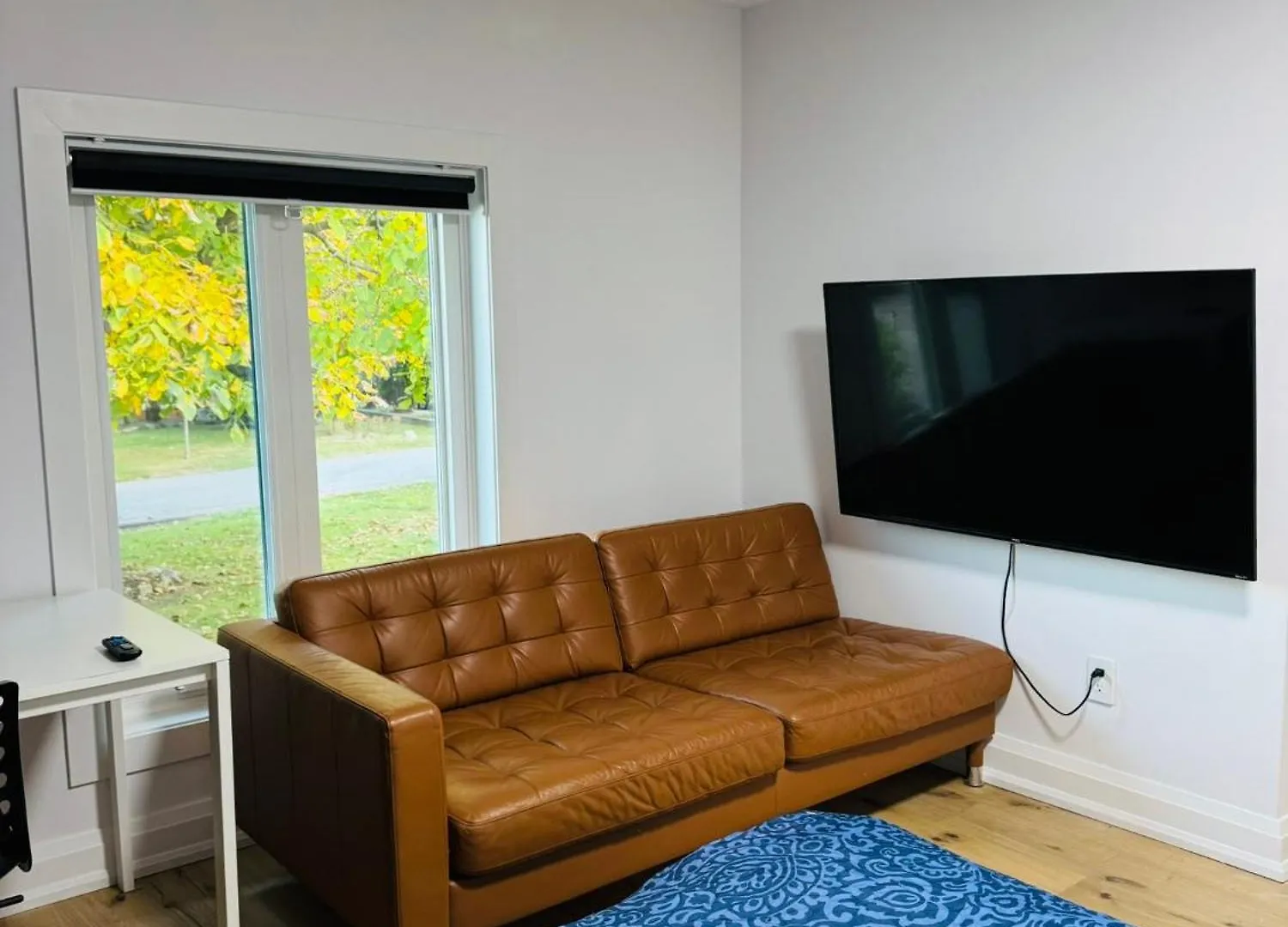Spacious Room1, Airport, Free Parking, Sep Entrance, New Renovation, Shared Bathroom Toronto
